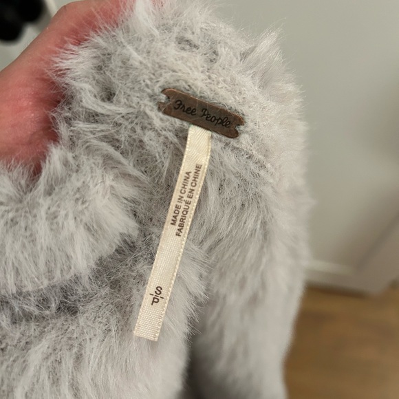 Free People Fuzzy Faux Fur Cardigan in Silver Cloud Size S - Picture 4 of 4